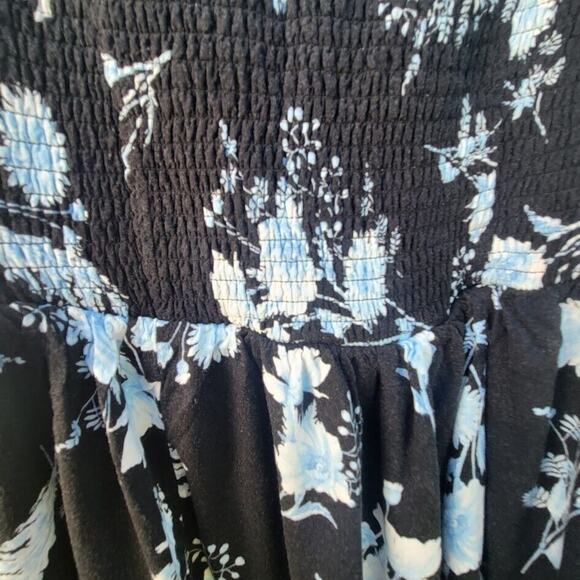 Torrid Blue on Black Floral Long Sleeve Shirred Top Size 2 - Picture 4 of 10